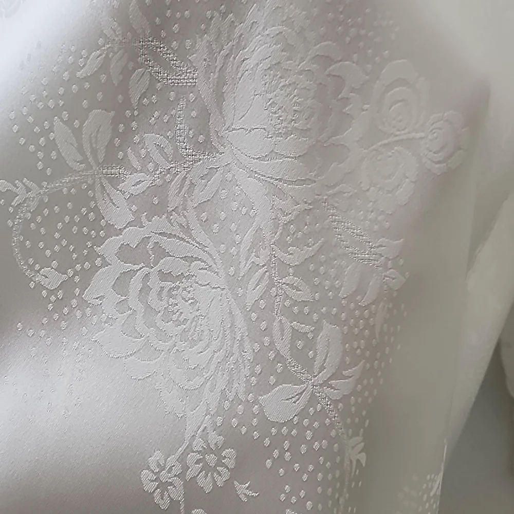 New‎ Zara Women's White Ruffled Tie-Neck Blouse, Size Extra Small.